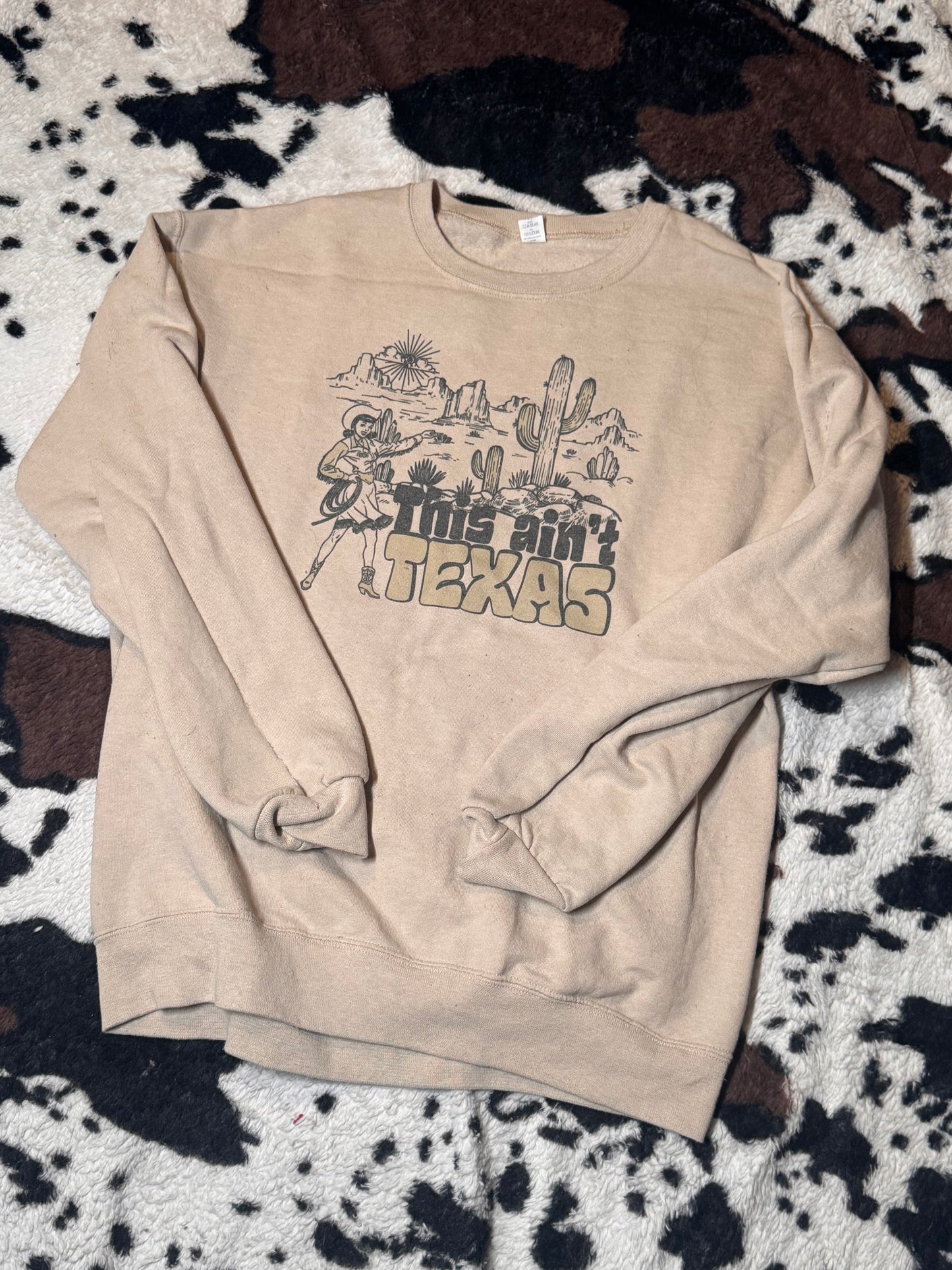 This ain’t Texas crew neck